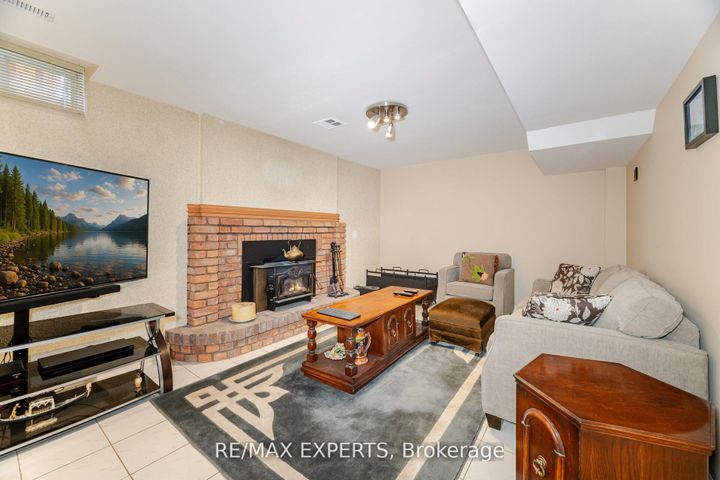 Photo 46 at 21 Williamsburg Lane, East Woodbridge, Vaughan