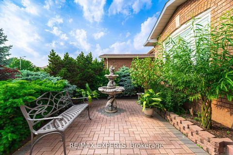 Photo 5 at 21 Williamsburg Lane, East Woodbridge, Vaughan