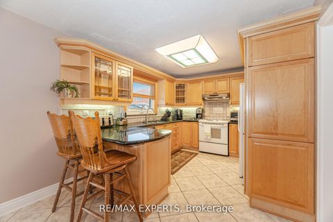 Photo 15 at 21 Williamsburg Lane, East Woodbridge, Vaughan