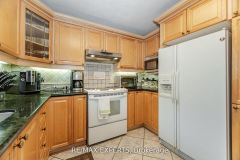 Photo 17 at 21 Williamsburg Lane, East Woodbridge, Vaughan