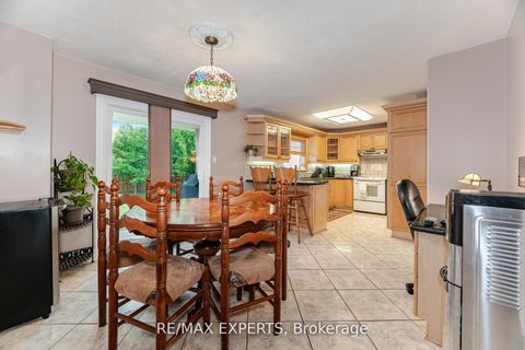 Photo 19 at 21 Williamsburg Lane, East Woodbridge, Vaughan