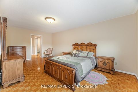 Photo 30 at 21 Williamsburg Lane, East Woodbridge, Vaughan