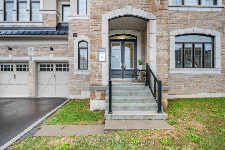 Photo 3 at 30 Enclave Court, Kleinburg, Vaughan