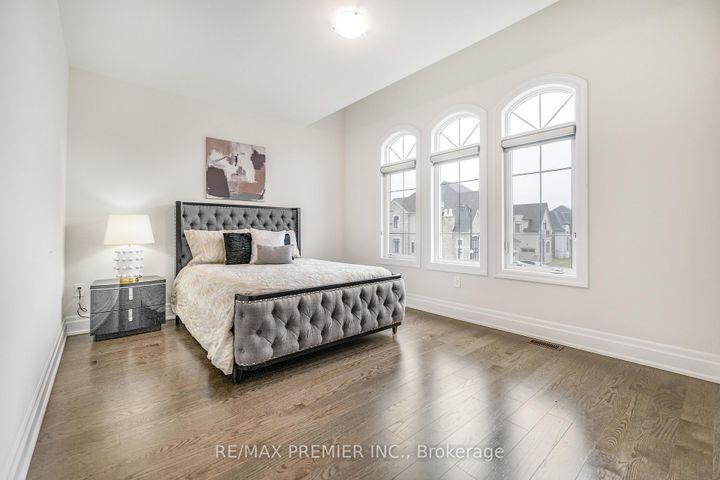 Photo 40 at 30 Enclave Court, Kleinburg, Vaughan