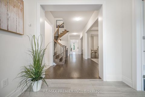 Photo 5 at 30 Enclave Court, Kleinburg, Vaughan