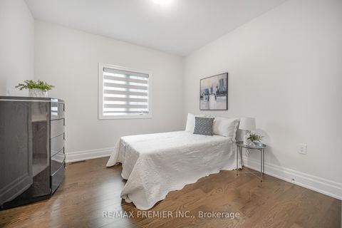 Photo 38 at 30 Enclave Court, Kleinburg, Vaughan