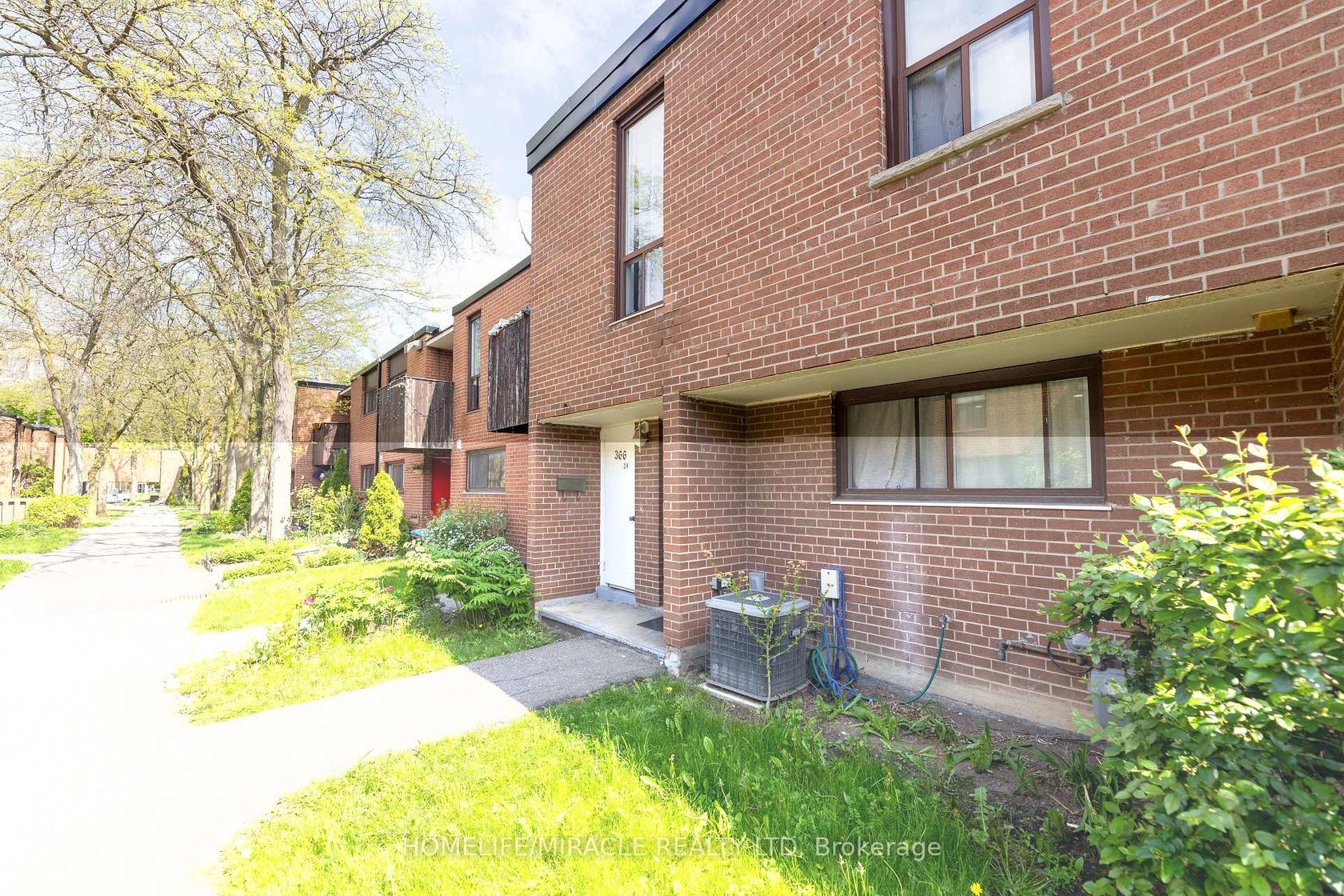 20 - 366 Driftwood Avenue, Black Creek, Toronto 