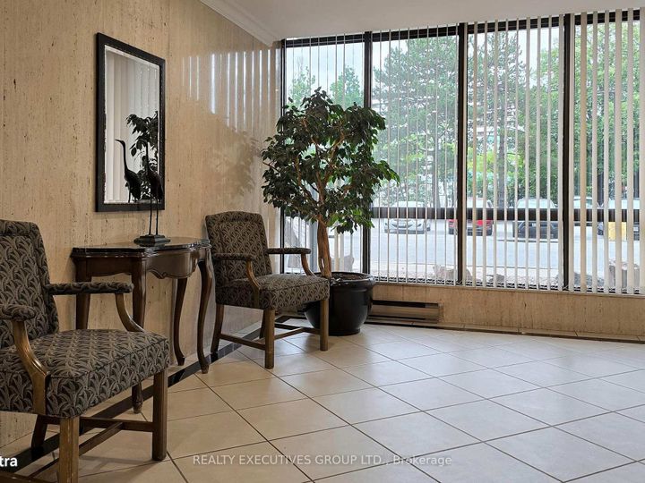 Photo 6 at 1701 - 8111 Yonge Street, Royal Orchard, Markham