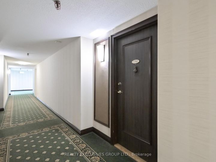Photo 10 at 1701 - 8111 Yonge Street, Royal Orchard, Markham