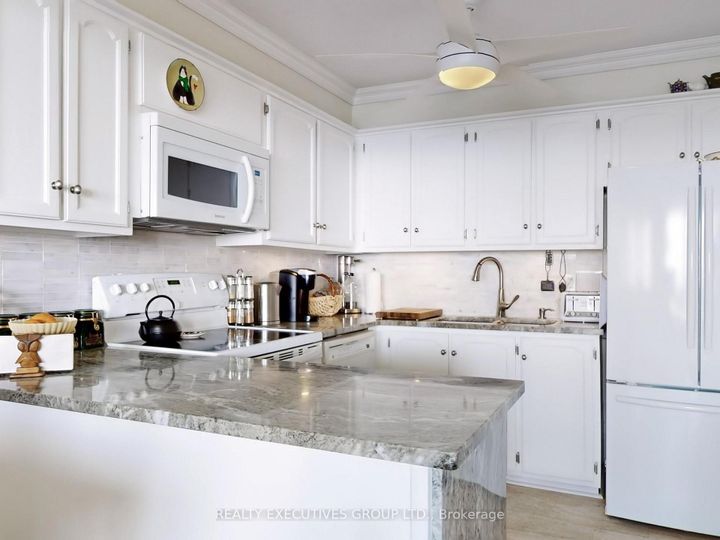 Photo 15 at 1701 - 8111 Yonge Street, Royal Orchard, Markham