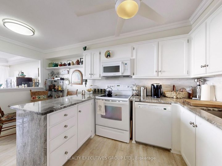 Photo 16 at 1701 - 8111 Yonge Street, Royal Orchard, Markham