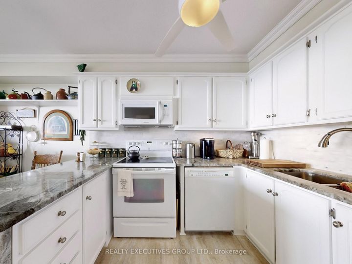 Photo 17 at 1701 - 8111 Yonge Street, Royal Orchard, Markham