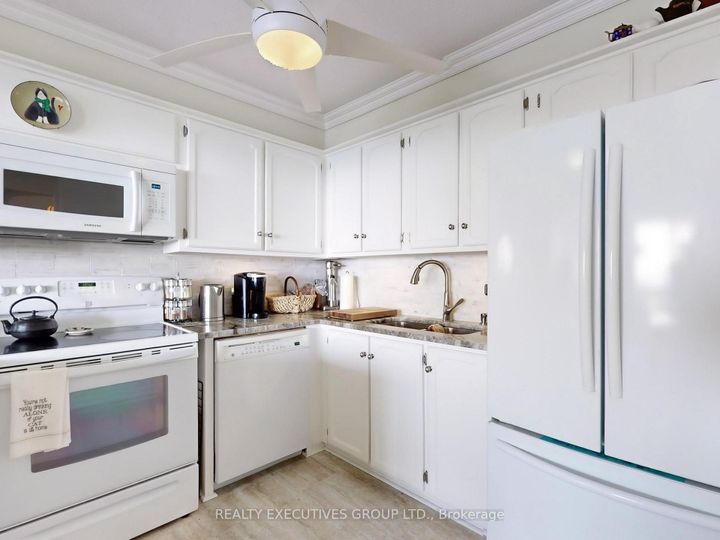 Photo 19 at 1701 - 8111 Yonge Street, Royal Orchard, Markham