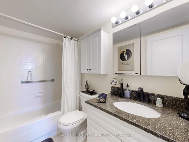 Photo 28 at 1701 - 8111 Yonge Street, Royal Orchard, Markham