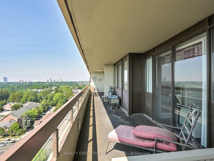 Photo 32 at 1701 - 8111 Yonge Street, Royal Orchard, Markham