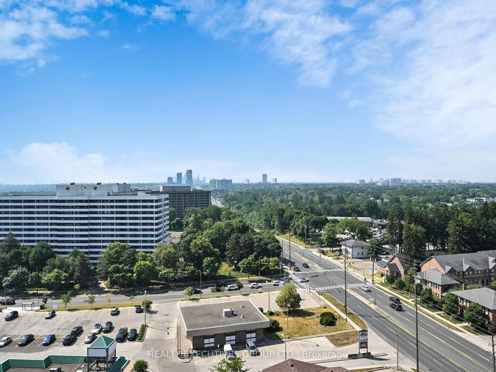 Photo 34 at 1701 - 8111 Yonge Street, Royal Orchard, Markham