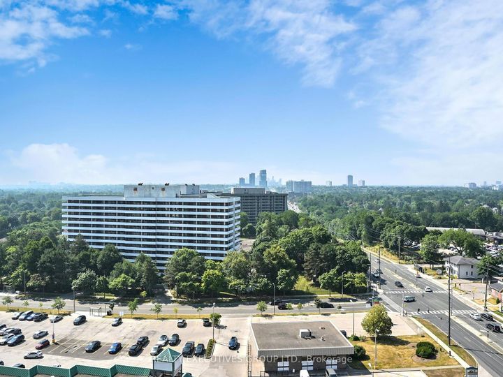 Photo 35 at 1701 - 8111 Yonge Street, Royal Orchard, Markham