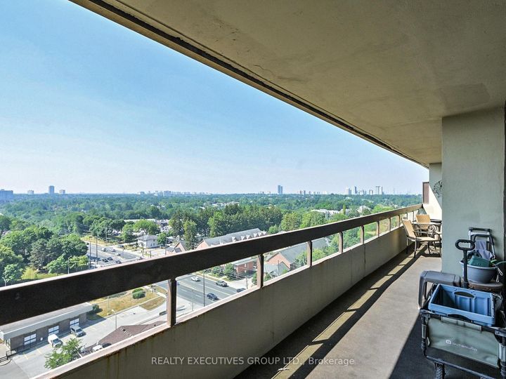 Photo 38 at 1701 - 8111 Yonge Street, Royal Orchard, Markham