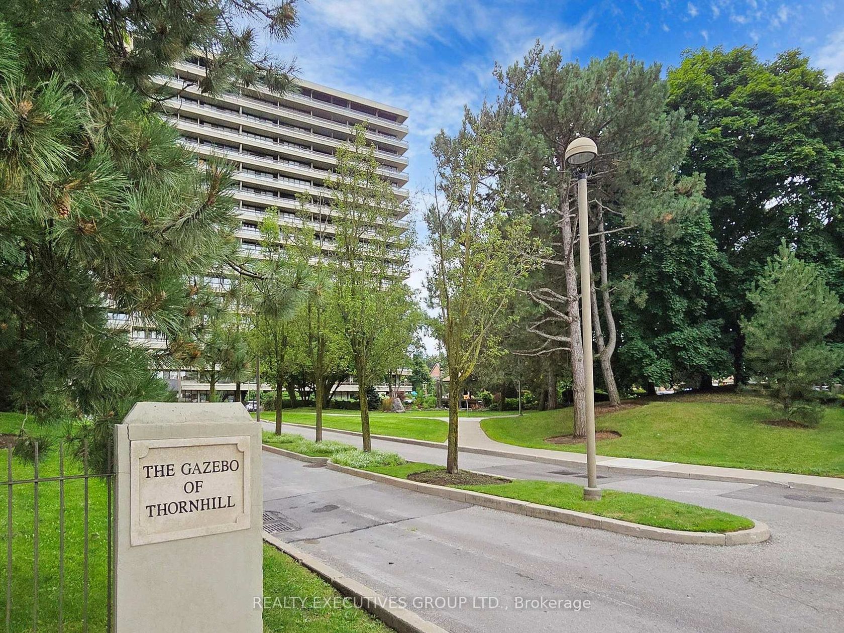 1701 - 8111 Yonge Street, Royal Orchard, Markham 2