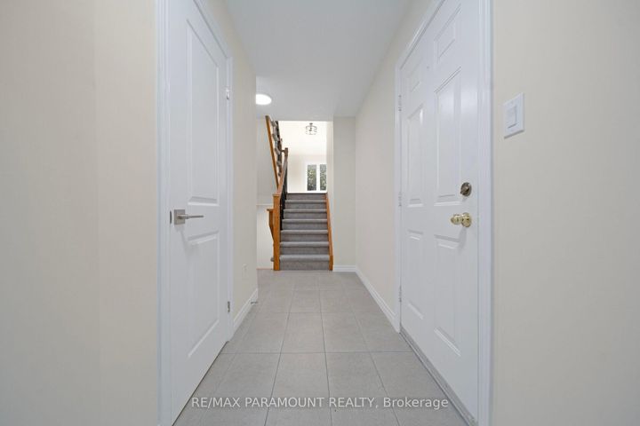 Photo 4 at 37 - 1575 South Parade Court, East Credit, Mississauga