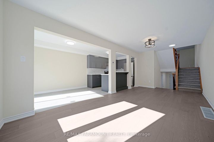 Photo 8 at 37 - 1575 South Parade Court, East Credit, Mississauga