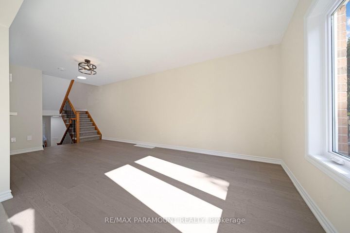 Photo 9 at 37 - 1575 South Parade Court, East Credit, Mississauga