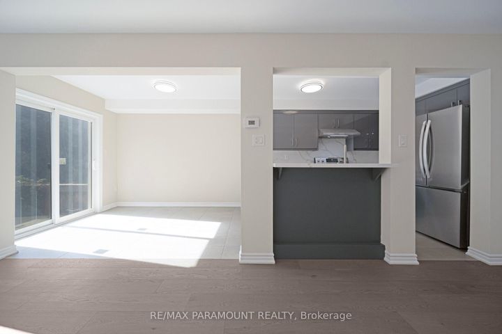 Photo 10 at 37 - 1575 South Parade Court, East Credit, Mississauga