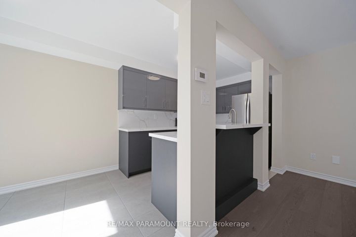 Photo 12 at 37 - 1575 South Parade Court, East Credit, Mississauga