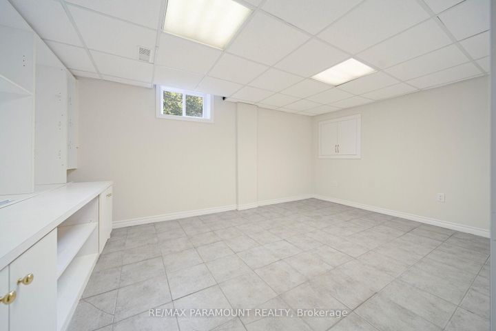 Photo 33 at 37 - 1575 South Parade Court, East Credit, Mississauga