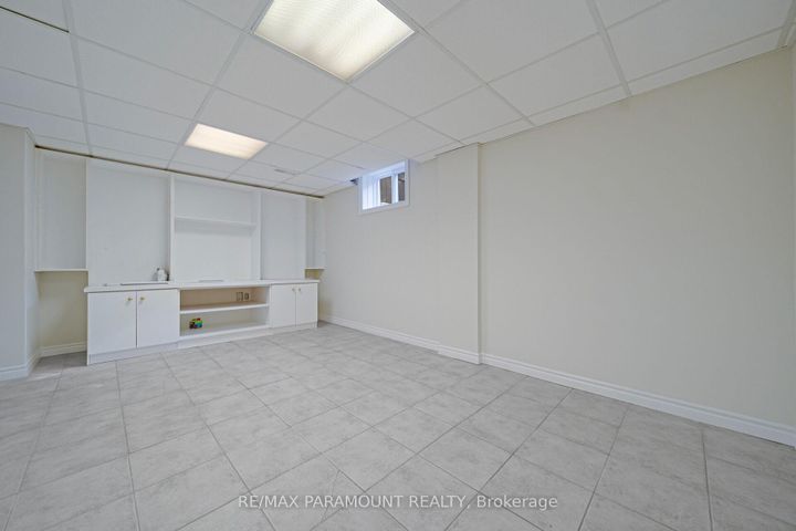 Photo 34 at 37 - 1575 South Parade Court, East Credit, Mississauga