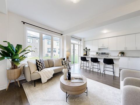 Photo 4 at 42 Blick Crescent E, Bayview Northeast, Aurora