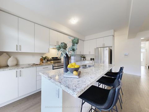 Photo 8 at 42 Blick Crescent E, Bayview Northeast, Aurora