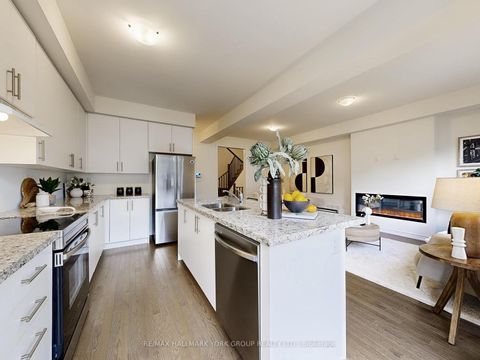 Photo 9 at 42 Blick Crescent E, Bayview Northeast, Aurora