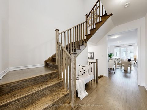 Photo 15 at 42 Blick Crescent E, Bayview Northeast, Aurora