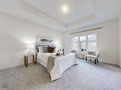 Photo 17 at 42 Blick Crescent E, Bayview Northeast, Aurora
