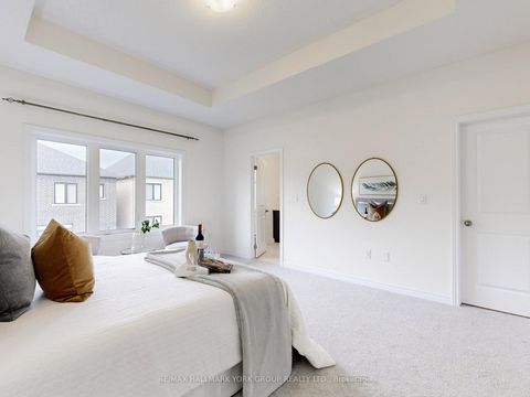 Photo 20 at 42 Blick Crescent E, Bayview Northeast, Aurora