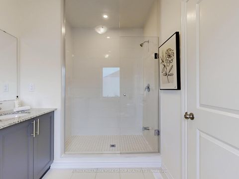 Photo 22 at 42 Blick Crescent E, Bayview Northeast, Aurora