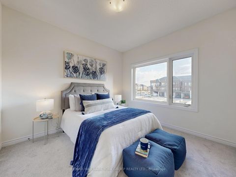 Photo 23 at 42 Blick Crescent E, Bayview Northeast, Aurora