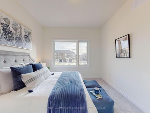Photo 26 at 42 Blick Crescent E, Bayview Northeast, Aurora