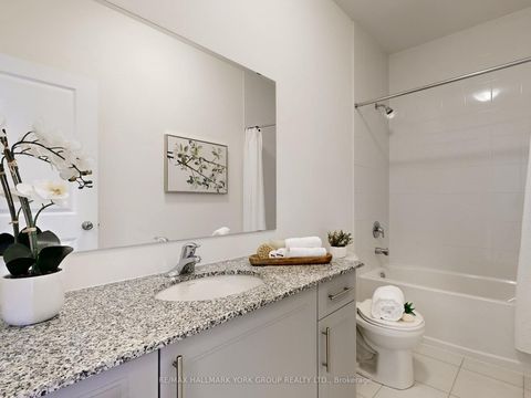 Photo 31 at 42 Blick Crescent E, Bayview Northeast, Aurora