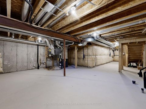 Photo 35 at 42 Blick Crescent E, Bayview Northeast, Aurora