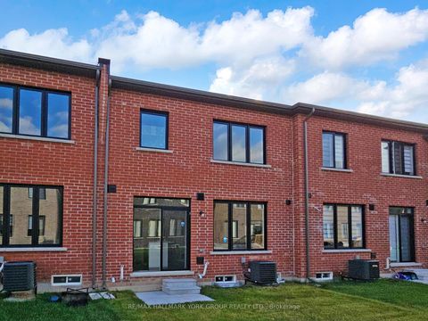 Photo 37 at 42 Blick Crescent E, Bayview Northeast, Aurora