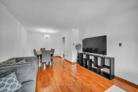 Photo 13 at 53 Agincourt Road, West Woodbridge, Vaughan