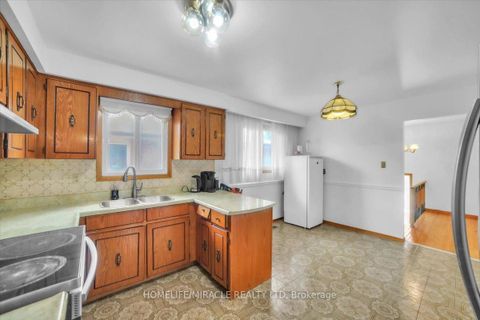 Photo 19 at 53 Agincourt Road, West Woodbridge, Vaughan