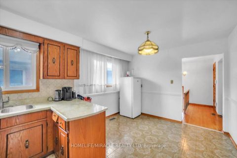 Photo 21 at 53 Agincourt Road, West Woodbridge, Vaughan