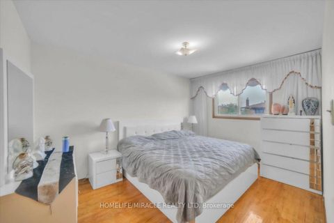 Photo 27 at 53 Agincourt Road, West Woodbridge, Vaughan