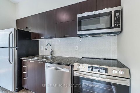 Photo 8 at 318 - 38 Joe Shuster Way, South Parkdale, Toronto