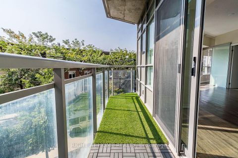 Photo 18 at 318 - 38 Joe Shuster Way, South Parkdale, Toronto
