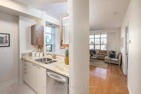 Photo 6 at 610 - 438 Richmond Street W, Waterfront Communities C1, Toronto