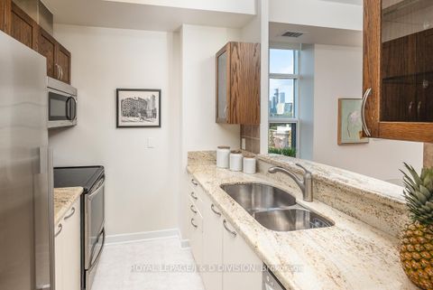Photo 7 at 610 - 438 Richmond Street W, Waterfront Communities C1, Toronto